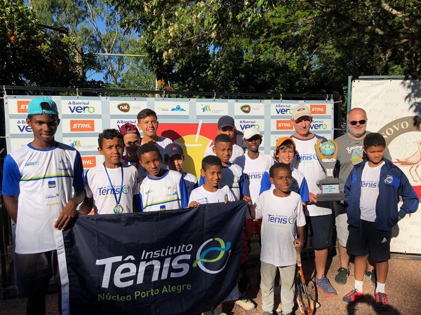 Juvenil - Equipe ALJ de Tênis se prepara para o Aberto da Sogipa